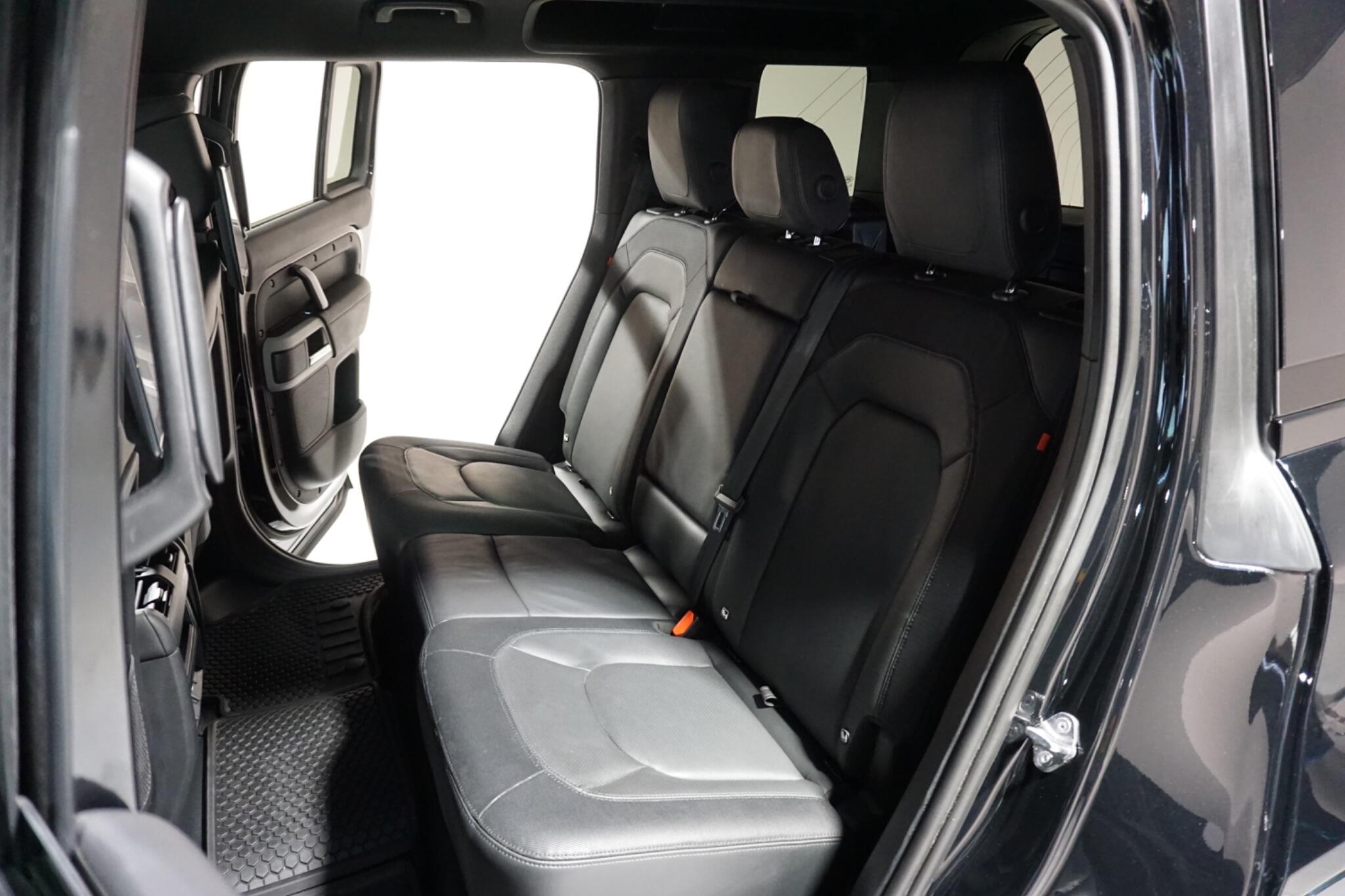 Land Rover Defender 110 3.0 D300 MHEV X-Dynamic HSE SUV 5dr Diesel Auto 4WD Euro 6 (s/s) (300 ps)